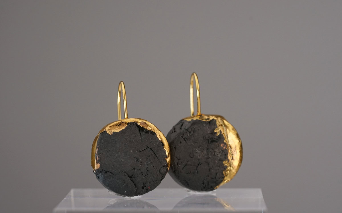The Black Gold Round No. 45 – a round earring made of deep black porcelain