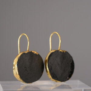 The Black Gold Round No. 46 – a round earring made of deep black porcelain