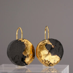 The Black Gold Round No. 47 – a round earring made of deep black porcelain