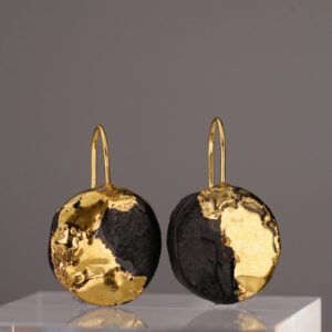 The Black Gold Round No. 61 – a round earring made of deep black porcelain
