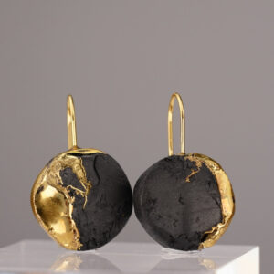 The Black Gold Round No. 63 – a round earring made of deep black porcelain