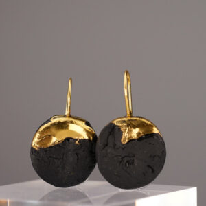 The Black Gold Round No. 65 – a round earring made of deep black porcelain