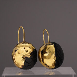 The Black Gold Round No. 68 – a round earring made of deep black porcelain