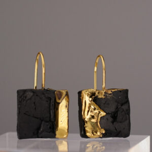 The Black Gold Square No. 41 – a rectangular earring made of black porcelain