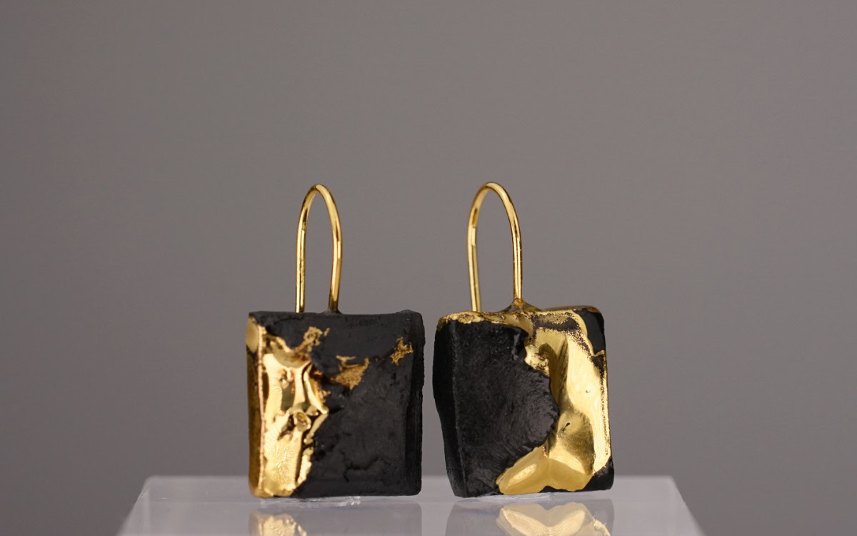 The Black Gold Square No. 69 – a rectangular earring made of black porcelain