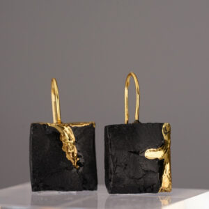 The Black Gold Square No. 73 – a rectangular earring made of black porcelain