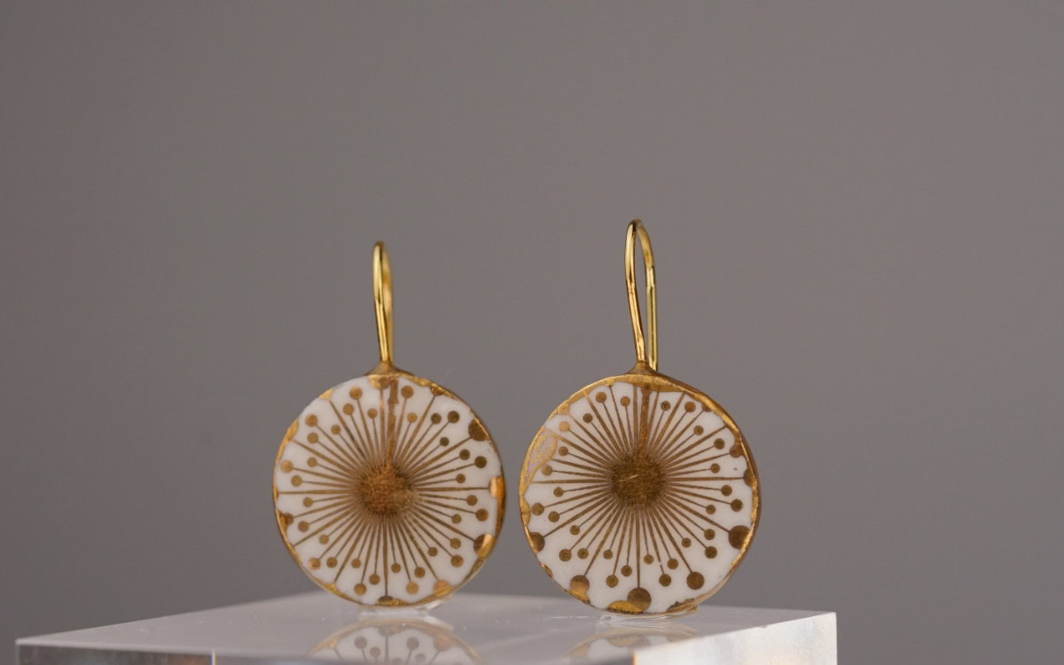 White round porcelain earring White Gold 49. Finest 24-karat gold. A unique handmade piece. Sustainably crafted in the heart of Europe.
