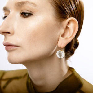 White round porcelain earring White Gold 51. Finest 24-karat gold. A unique handmade piece. Sustainably crafted in the heart of Europe.