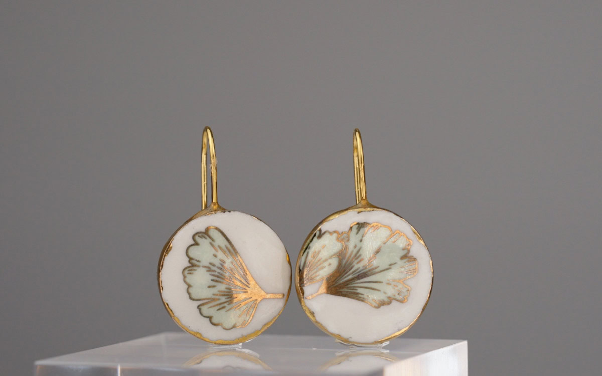 White round porcelain earring White Gold 52. Finest 24-karat gold. A unique handmade piece. Sustainably crafted in the heart of Europe.