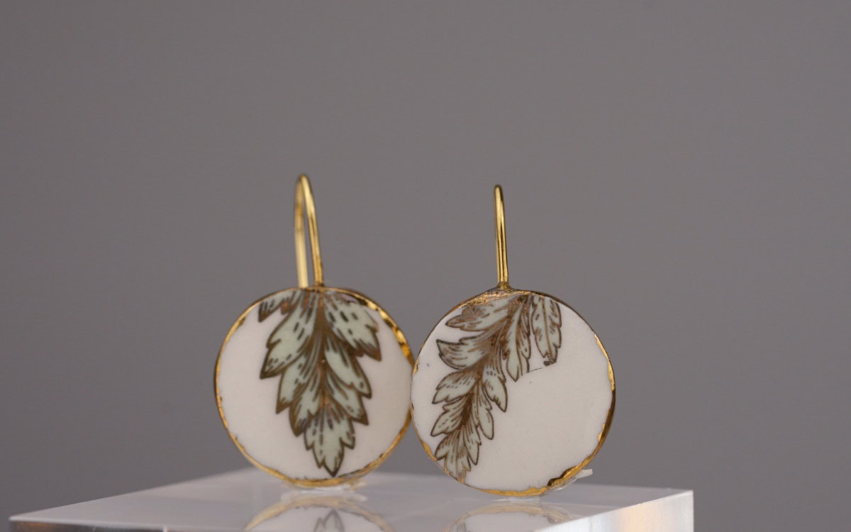 White round porcelain earring White Gold 54. Finest 24-karat gold. A unique handmade piece. Sustainably crafted in the heart of Europe.