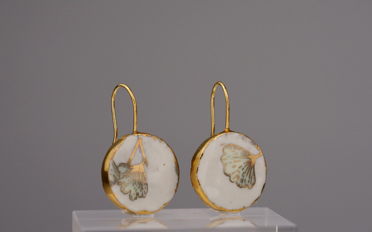 White round porcelain earring White Gold 56. Finest 24-karat gold. A unique handmade piece. Sustainably crafted in the heart of Europe.