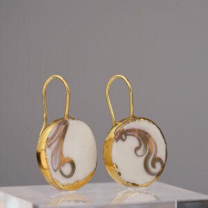 White round porcelain earring White Gold 57. Finest 24-karat gold. A unique handmade piece. Sustainably crafted in the heart of Europe.