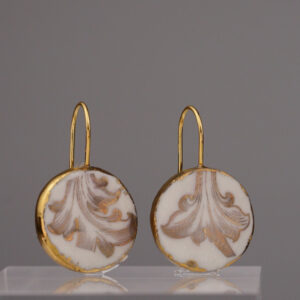 White round porcelain earring White Gold 58. Finest 24-karat gold. A unique handmade piece. Sustainably crafted in the heart of Europe.