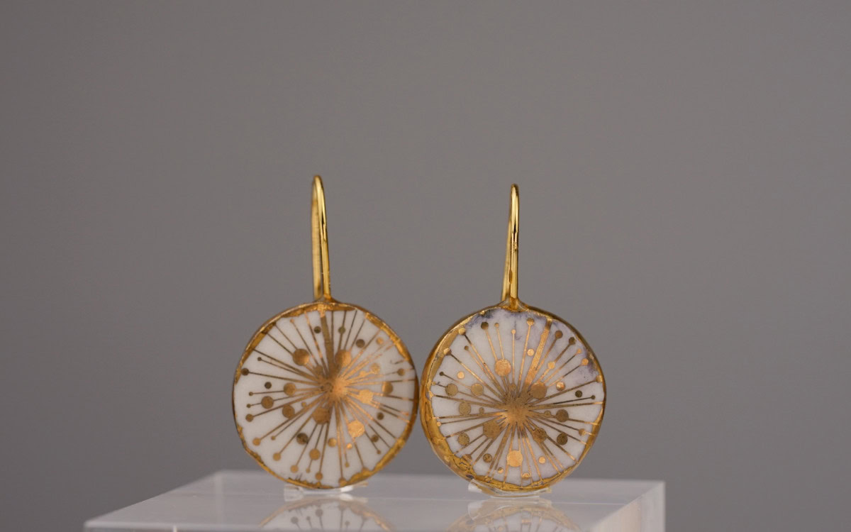 White round porcelain earring White Gold 59. Finest 24-karat gold. A unique handmade piece. Sustainably crafted in the heart of Europe.