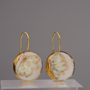 White round porcelain earring White Gold 76. Finest 24-karat gold. A unique handmade piece. Sustainably crafted in the heart of Europe.